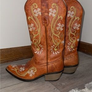 Embroidered Tan Heeled Boots